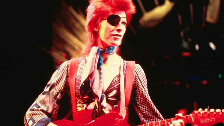 david-Bowie-performingx750